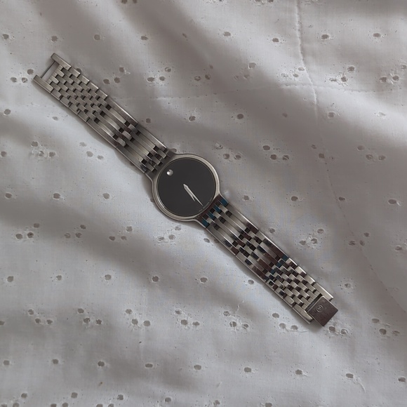 Classic Movado men's watch - Picture 3 of 3